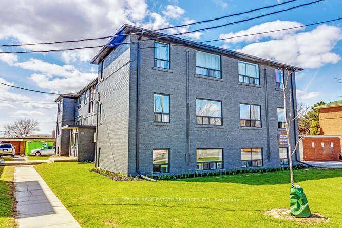 Bright and Spacious 1 bed, 1 bath apartment in a well managed multiplex.