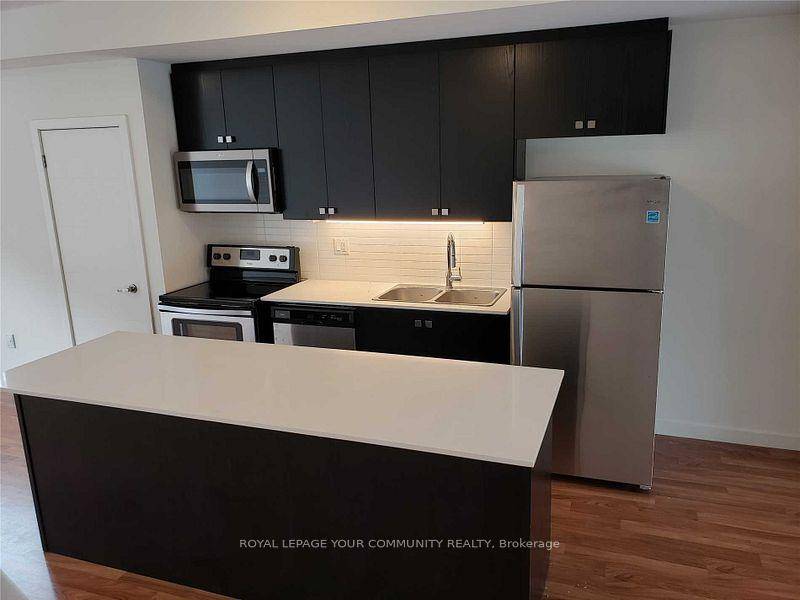 Modern 3 Bedroom Town Home With Tandem 2 Car Garage.