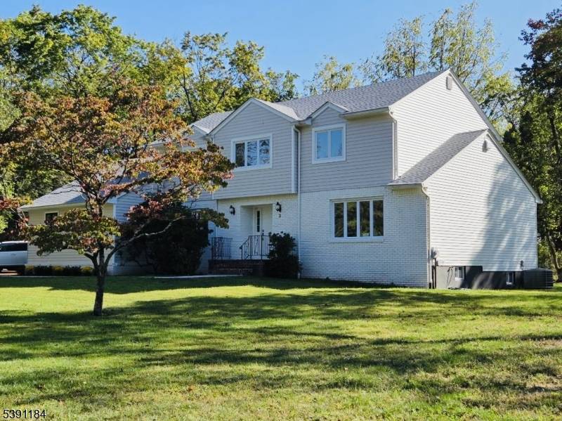 Welcome to this beautifully renovated home in the heart of Somerset, offering the perfect blend of comfort, space, and modern style.