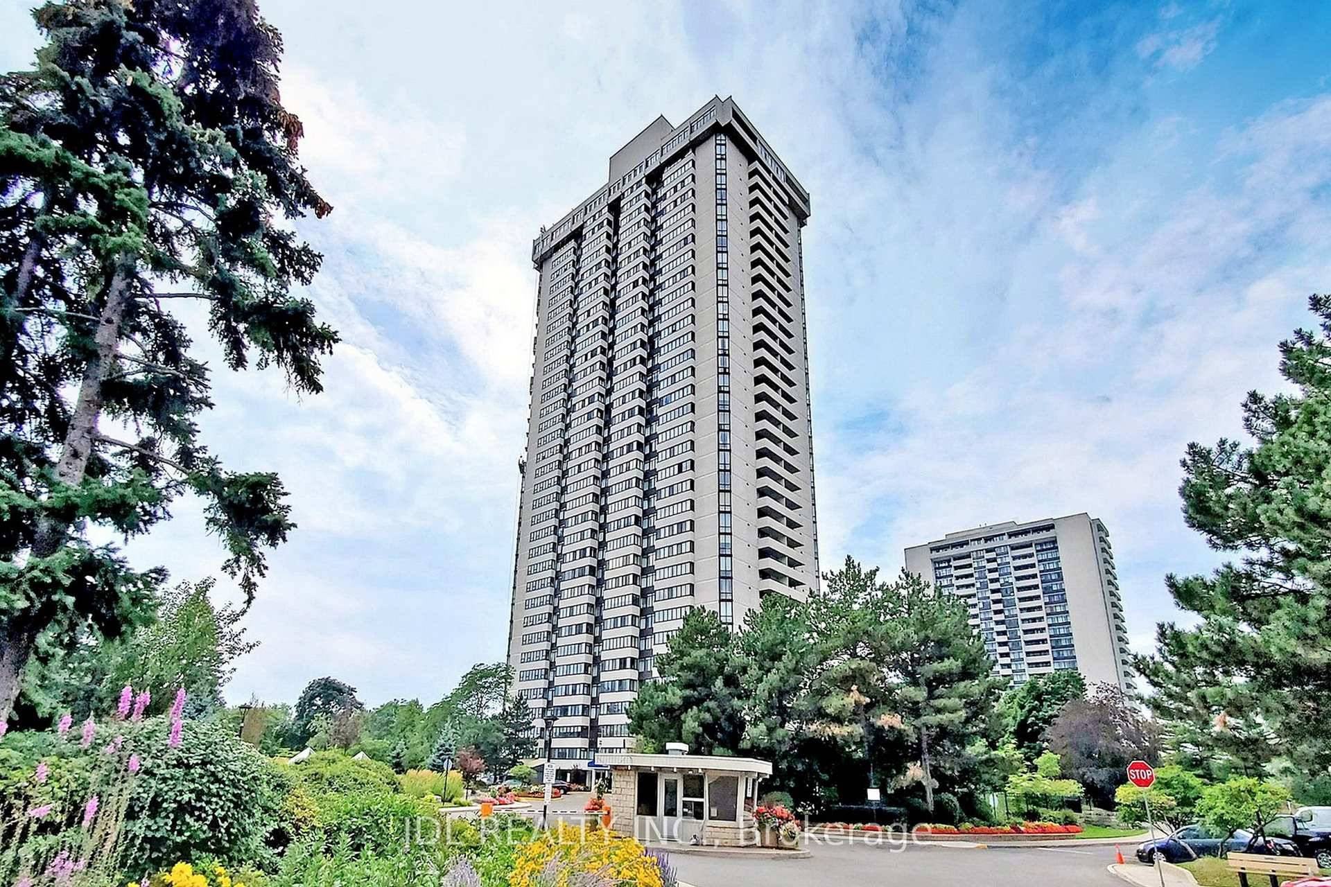 Do Not Miss ! Well Maintained Luxury Condo !