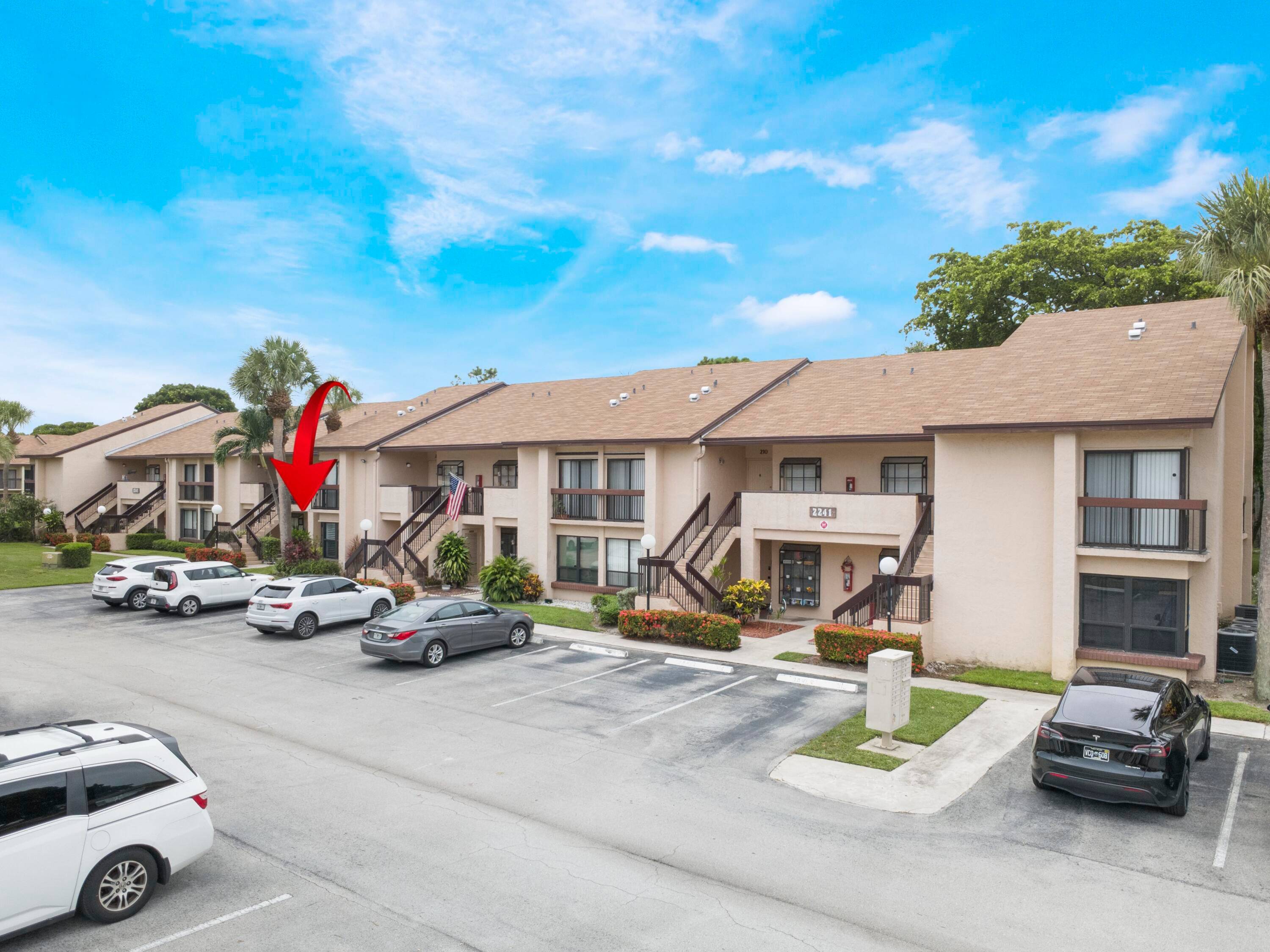 Cozy and inviting 2 bedroom, 2 bathroom first floor condo located in the desirable Meadowridge community.