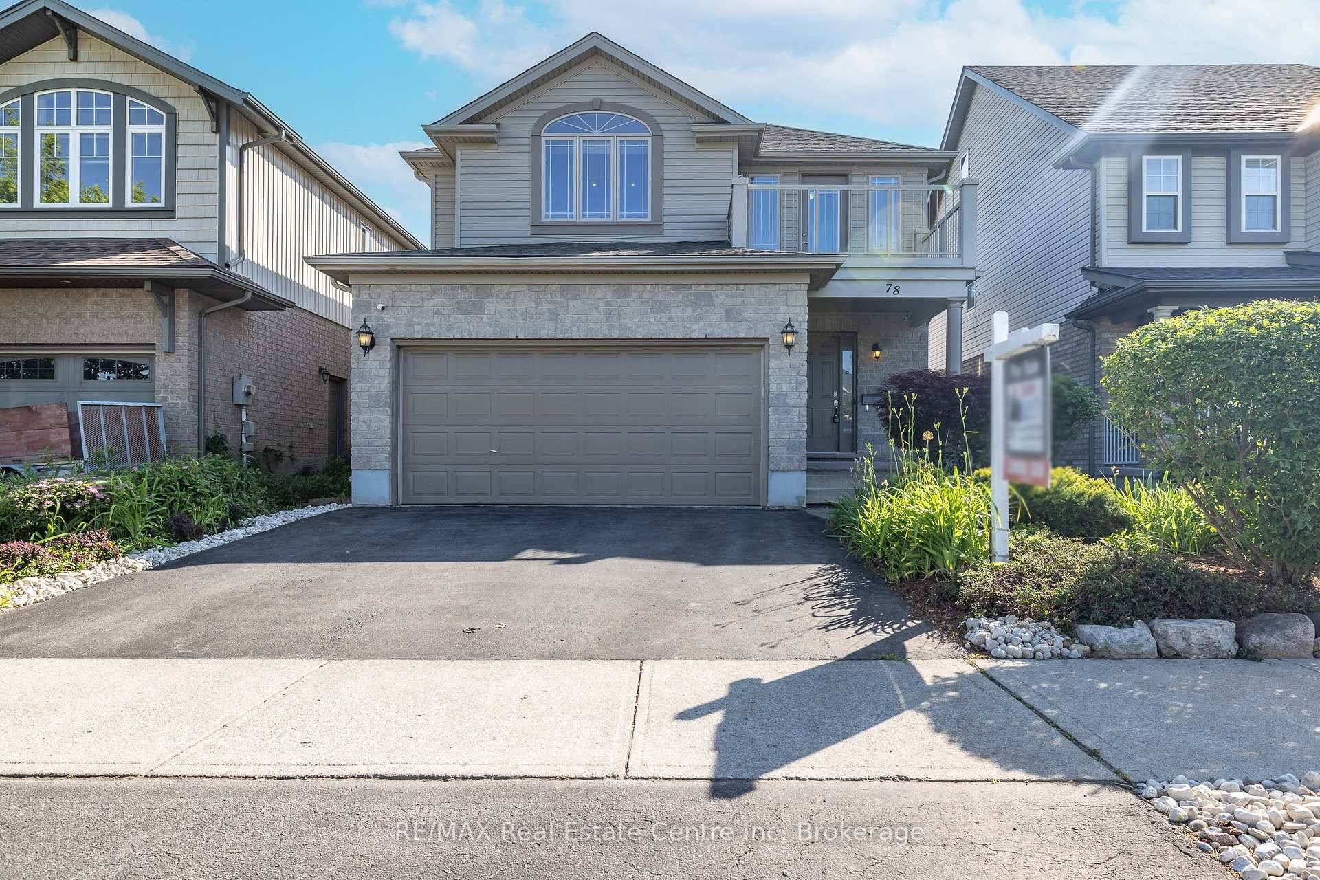 Immaculate 4 Bedroom Home Backing Onto Ravine.