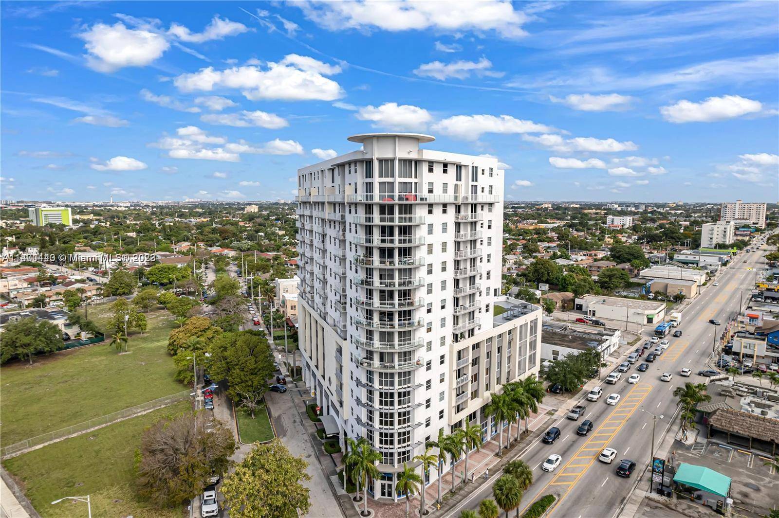 Great 3 bedroom 2 bath unit in centrally located Altos de Miami.
