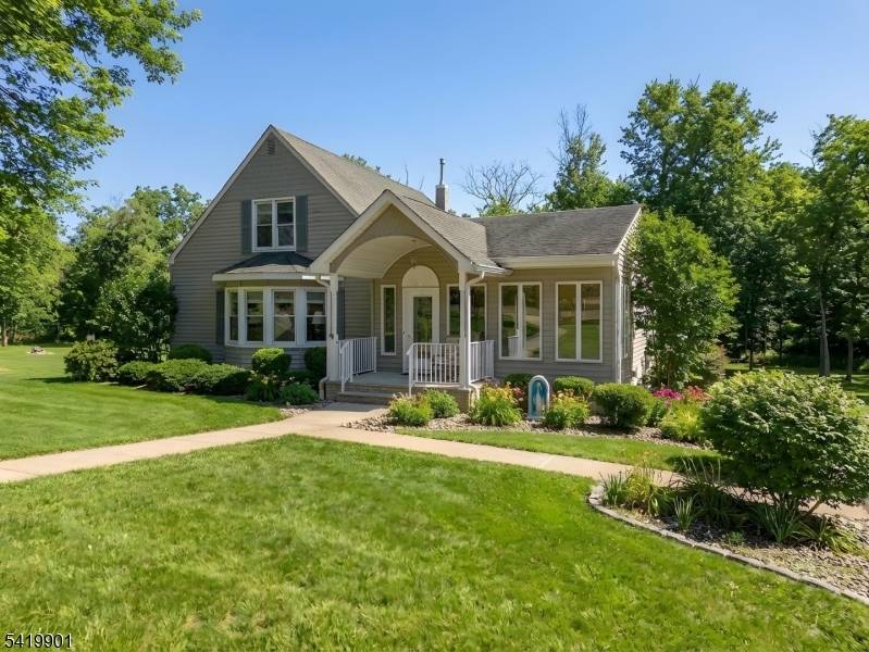 Set on a peaceful and private 1.