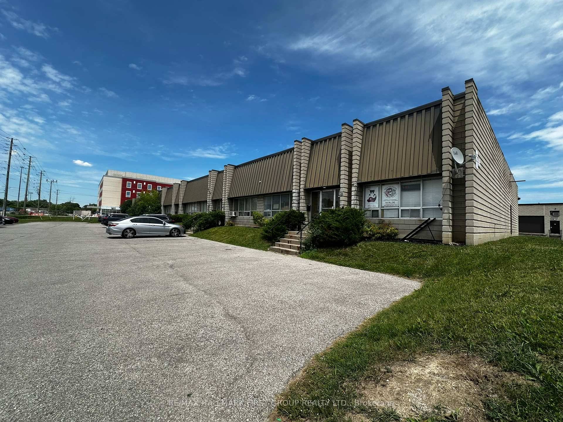 Very Clean And Functional 1, 600 Sf Industrial Unit.