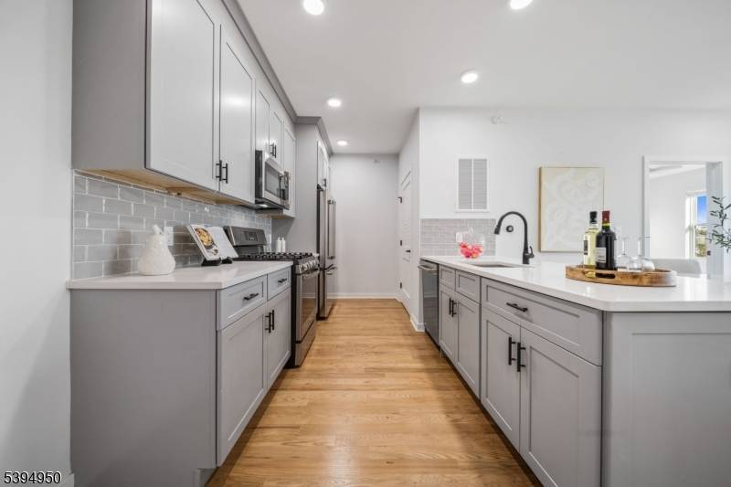 Welcome to 37 Farrand Street a boutique collection of newly constructed condominiums showcasing exceptional craftsmanship, sleek design, and thoughtful detail.