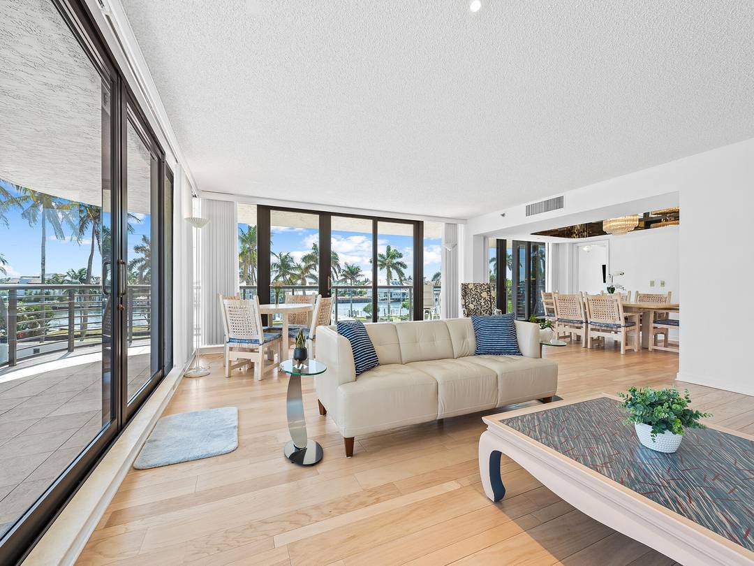 Come visit this special residence on the beach.