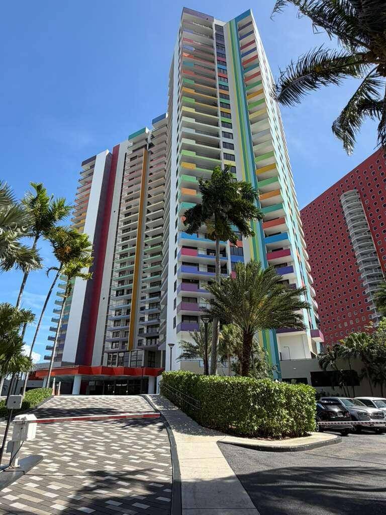 Rare waterfront luxury legacy residence, Villa Regina offers spacious living and impeccable Brickell Ave.