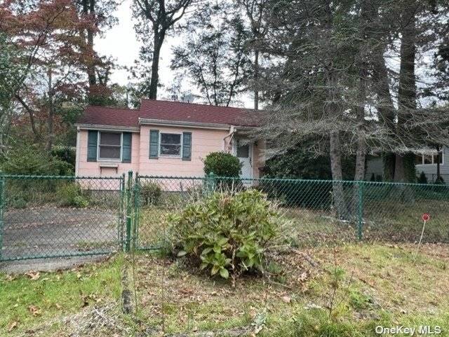 Ranch House in desirable Reeves Park.