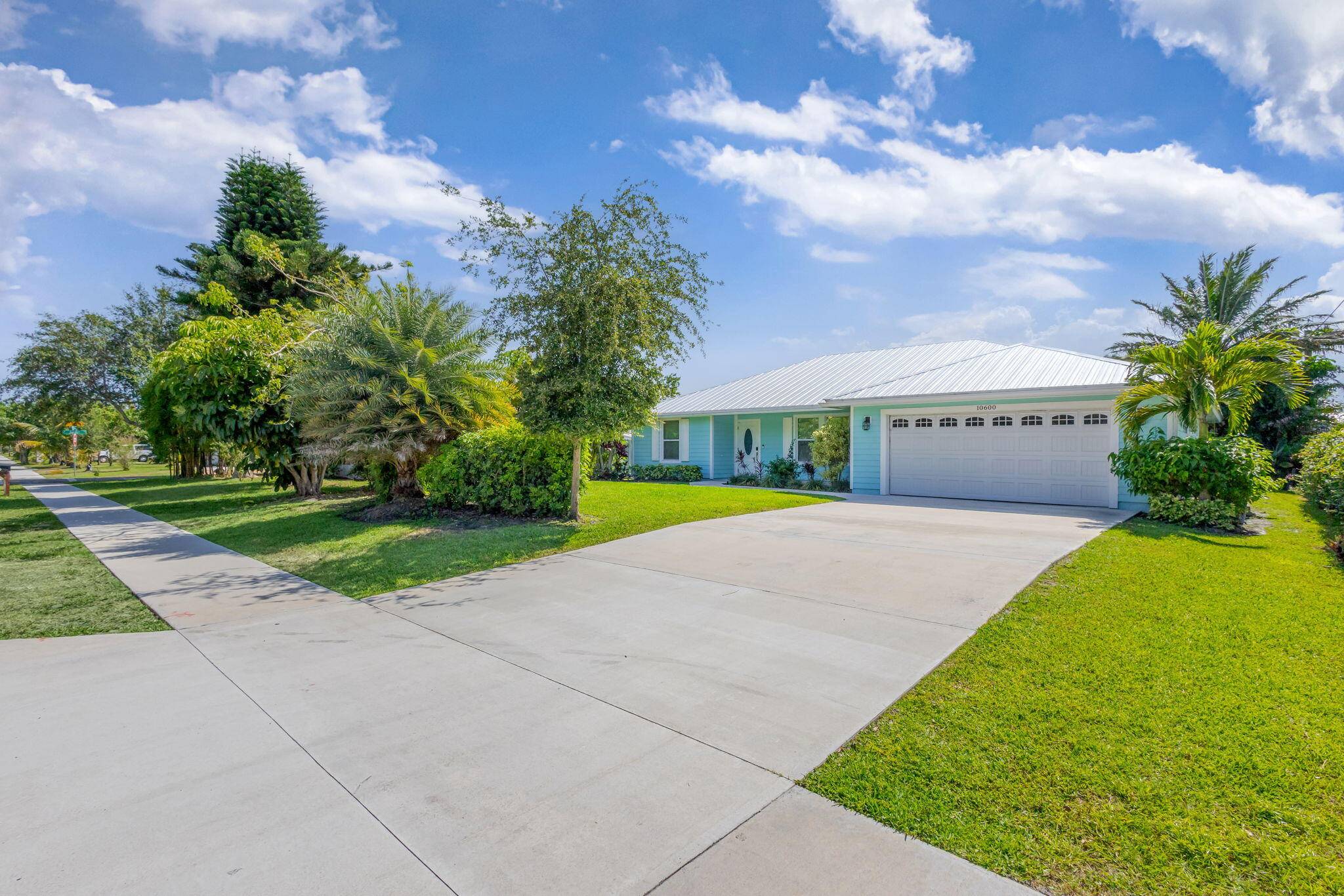 Welcome to Coastal Living at Its Finest !