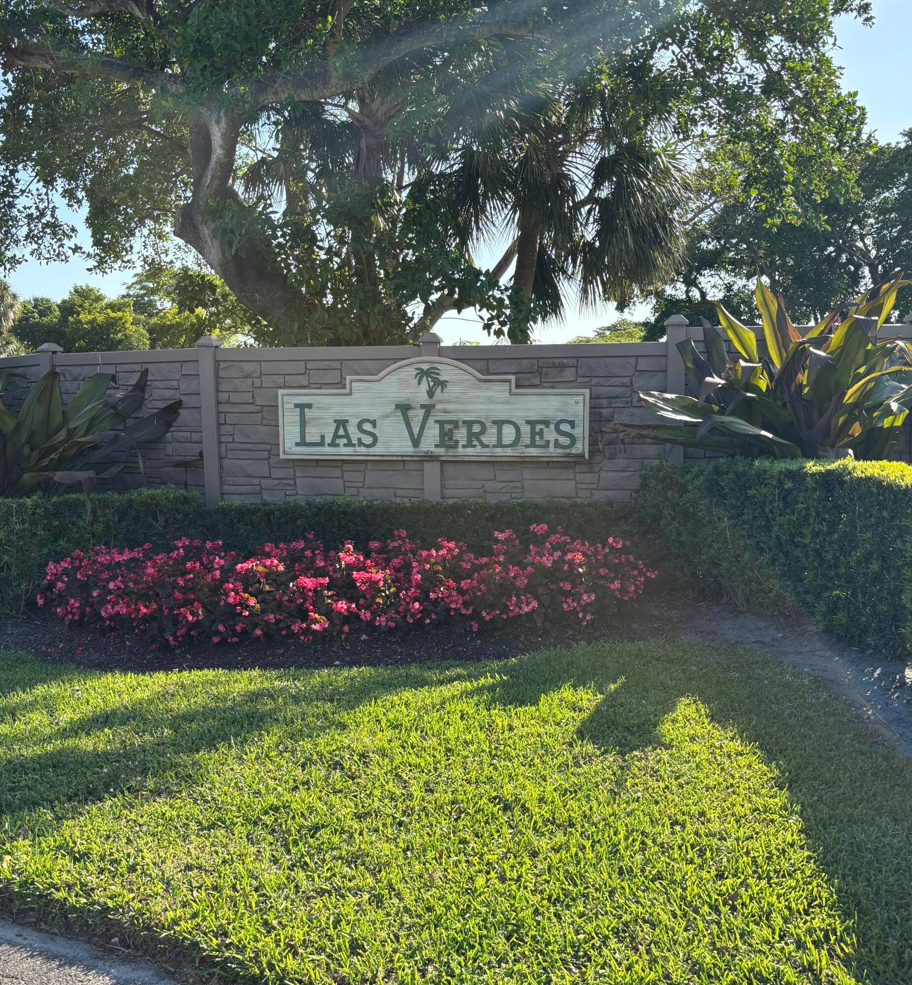 Come view this quaint two bedroom two bathroom garden style condominium in the heart of Delray Beach !