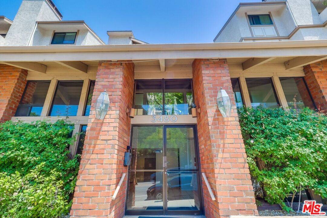 3480 Barham Blvd 1BR Hollywood Hills East La