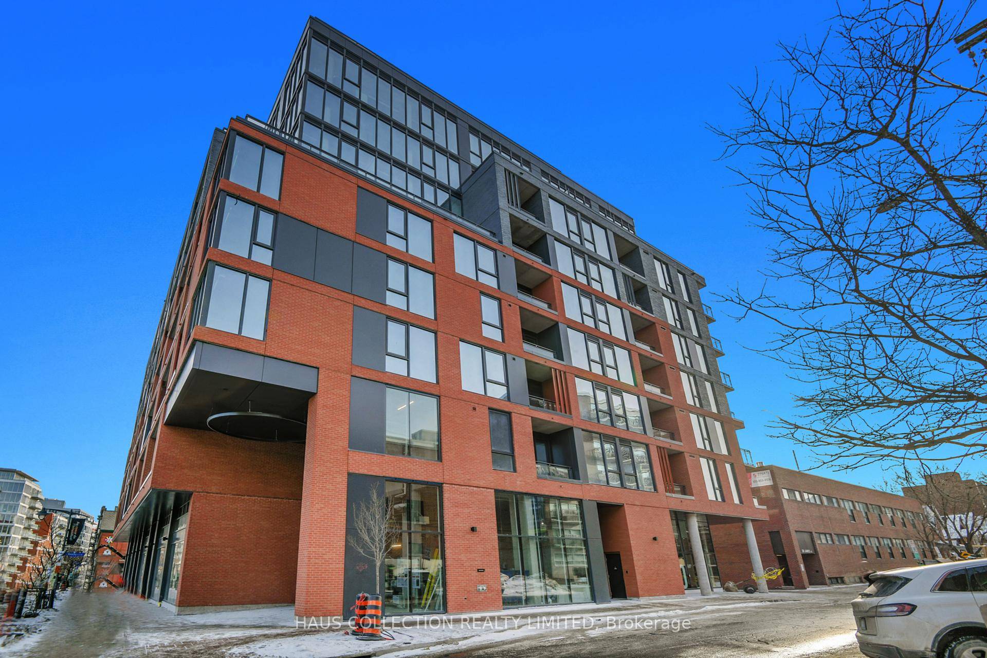 2 Bedrooms Den 2 Bathrooms 1, 305 SQFT 1, 010 SQFT Terrace Furnished Option Available at an additional cost Unit 907 at at 10 James Street offers a seamless blend ...