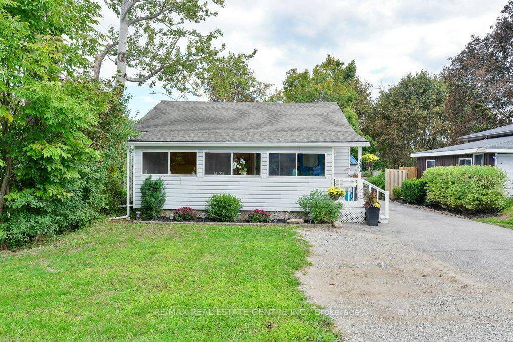 Lovely Bungalow Loaded with Upgrades !