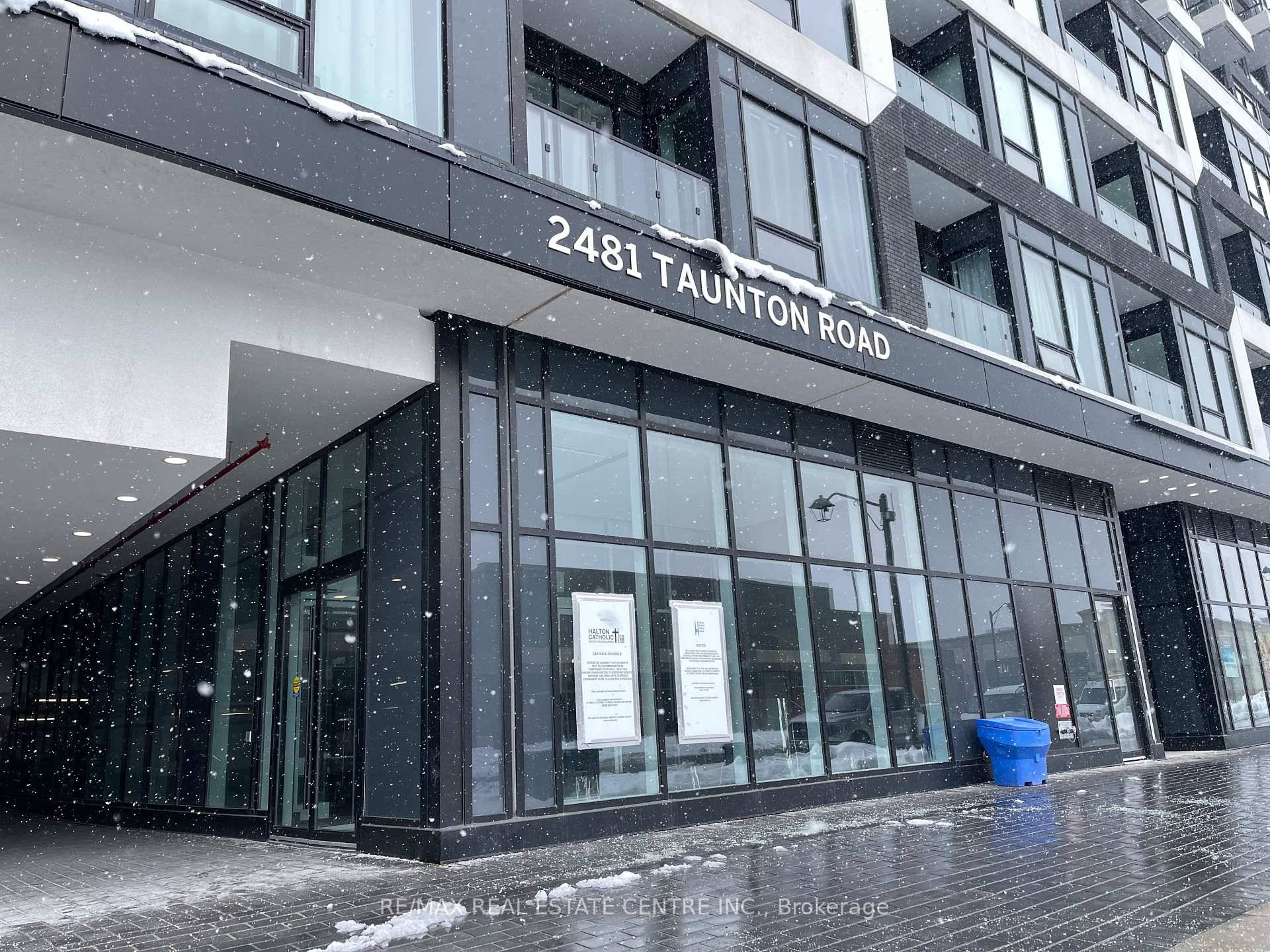 One of The Luxurious building in the uptown Oakville, one bedroom with one washroom, built in stove and oven, 9' ceiling to the floor to allow natural lights come to ...