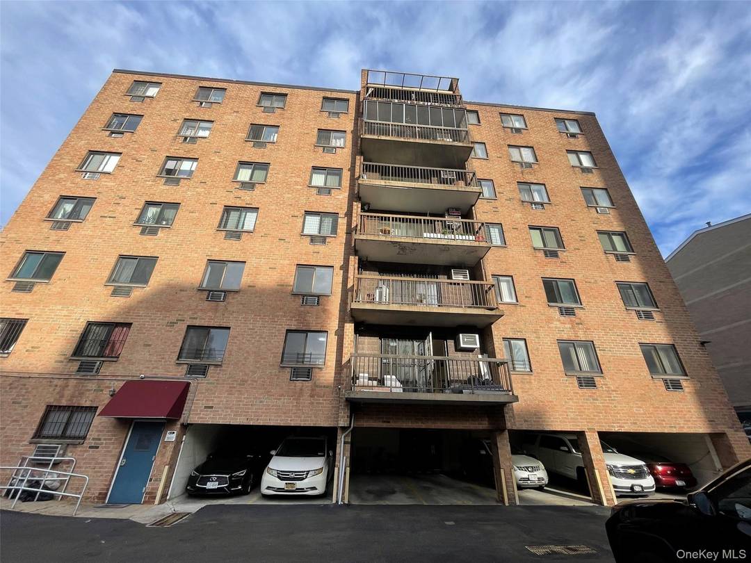 The new Renovation large one bedroom one bathroom of condo in prime downtown in flushing, there is deeded parking space 24 included in the sale, the property Tax 301 month ...