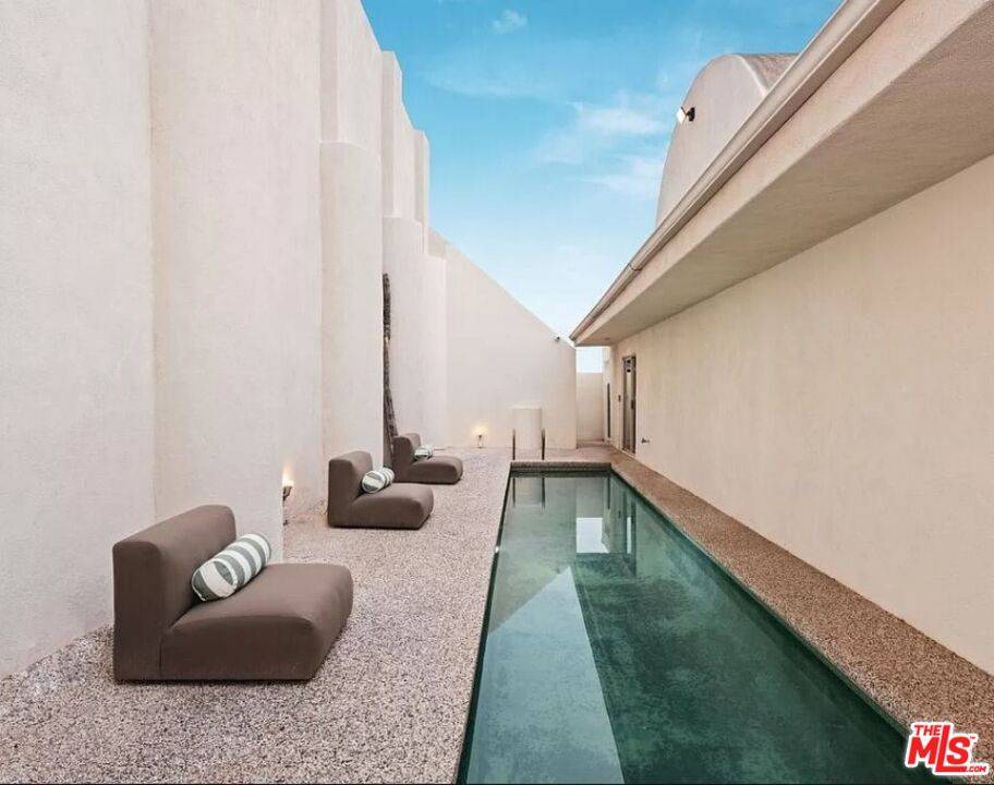 8435  FRANKLIN AVE 5BR Sunset Strip La