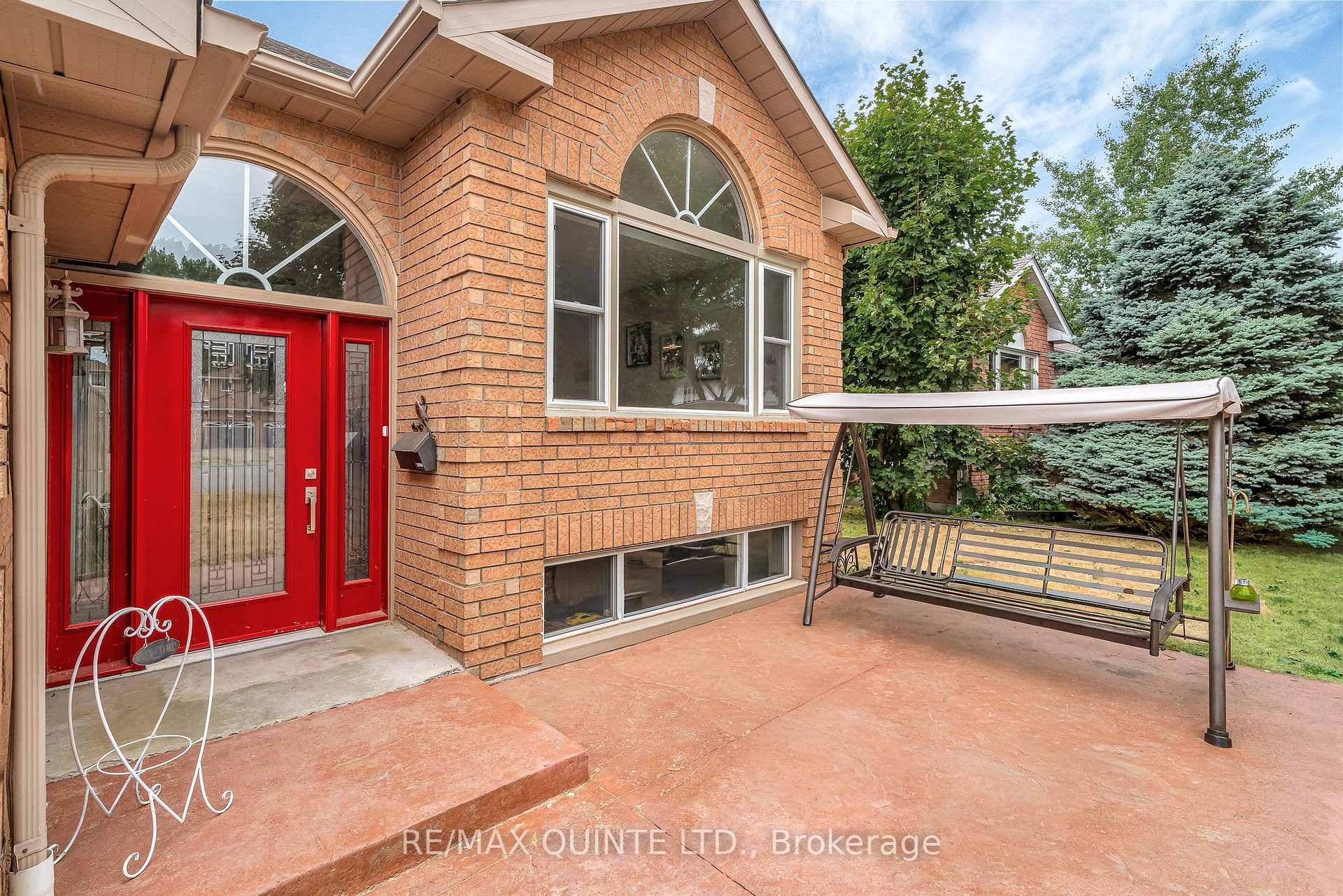 Family friendly West End bungalow in West Park Village !