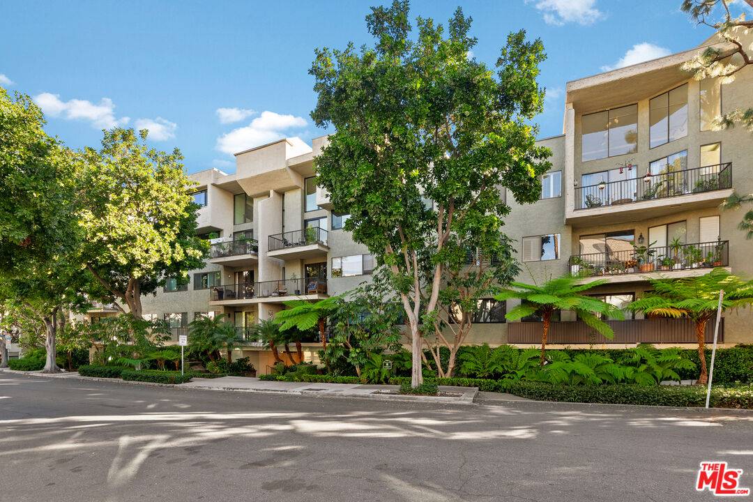 9000   Cynthia St 2BR Sunset Strip La