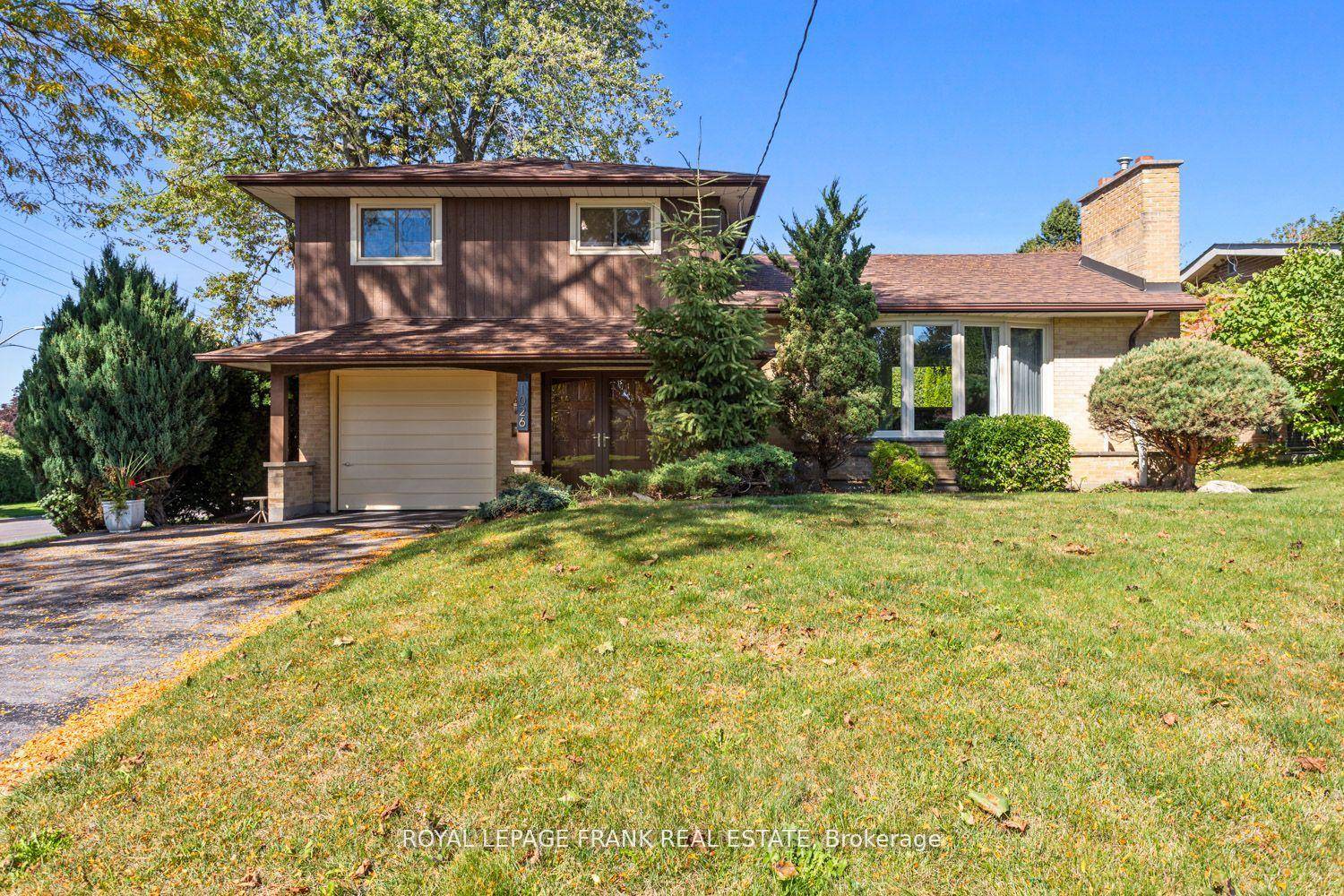 Welcome to this beautifully maintained 3 bedroom, 2 bath side split located in one of Oshawa's most sought after neighbourhoods.