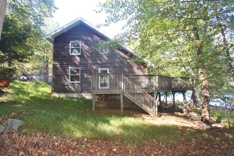 Have you ever dreamed of a unique summer lakefront getaway ?