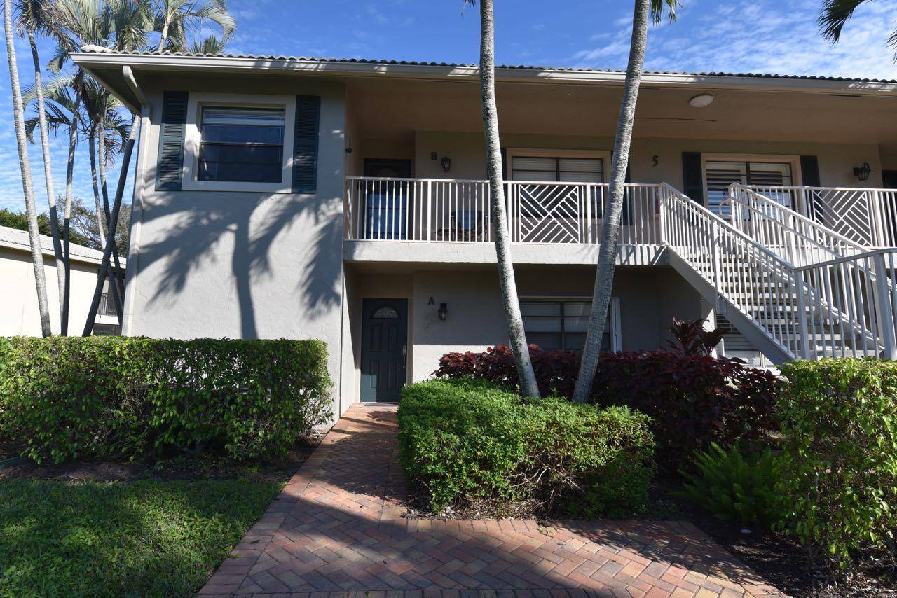 Live the resort style life in engaging friendly newly renovated Hunters Run Country Club.