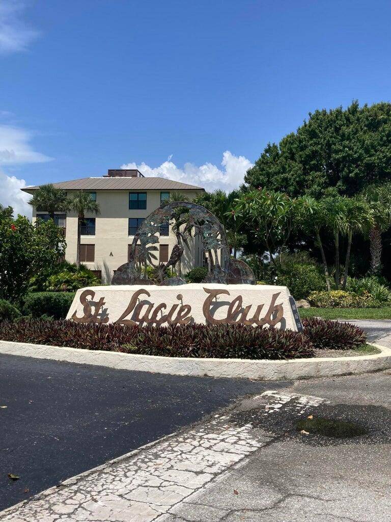 Beautifully appointed Condo ideal for the Executive or Professional.