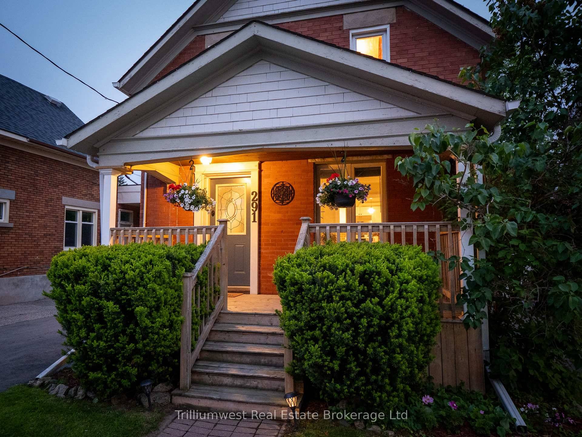 Tucked into the sought after North Ward, steps from the new LRT hub, the GO train station, Spur Line Trail, and all the urban energy of Uptown and Downtown291 Guelph ...