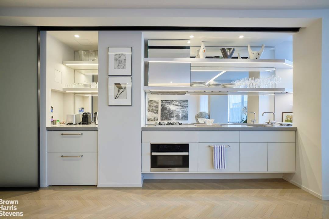 8B at 17 West 54th Street is the perfect embodiment of the iconic Rockefeller Apartments.