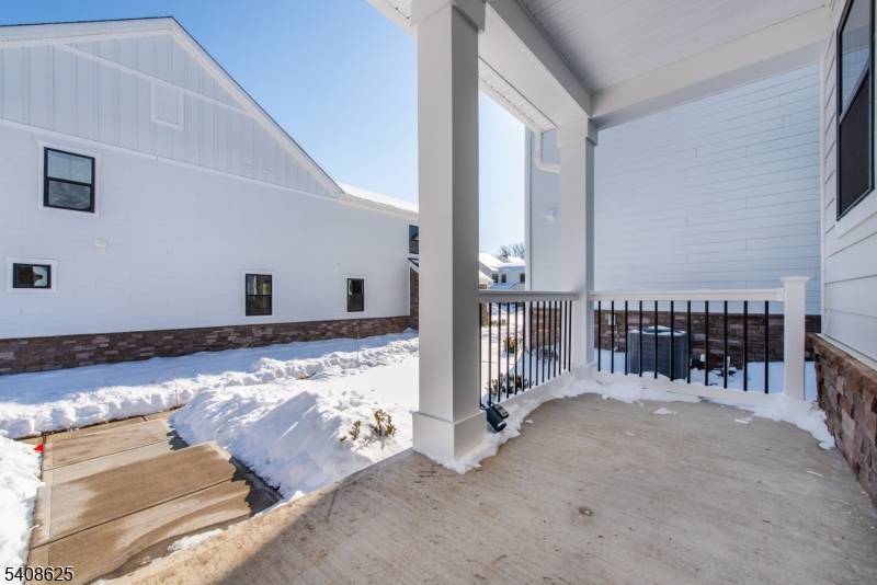 Welcome to PARQ, a premier destination community offering modern luxury in an ultra convenient Morris County location.