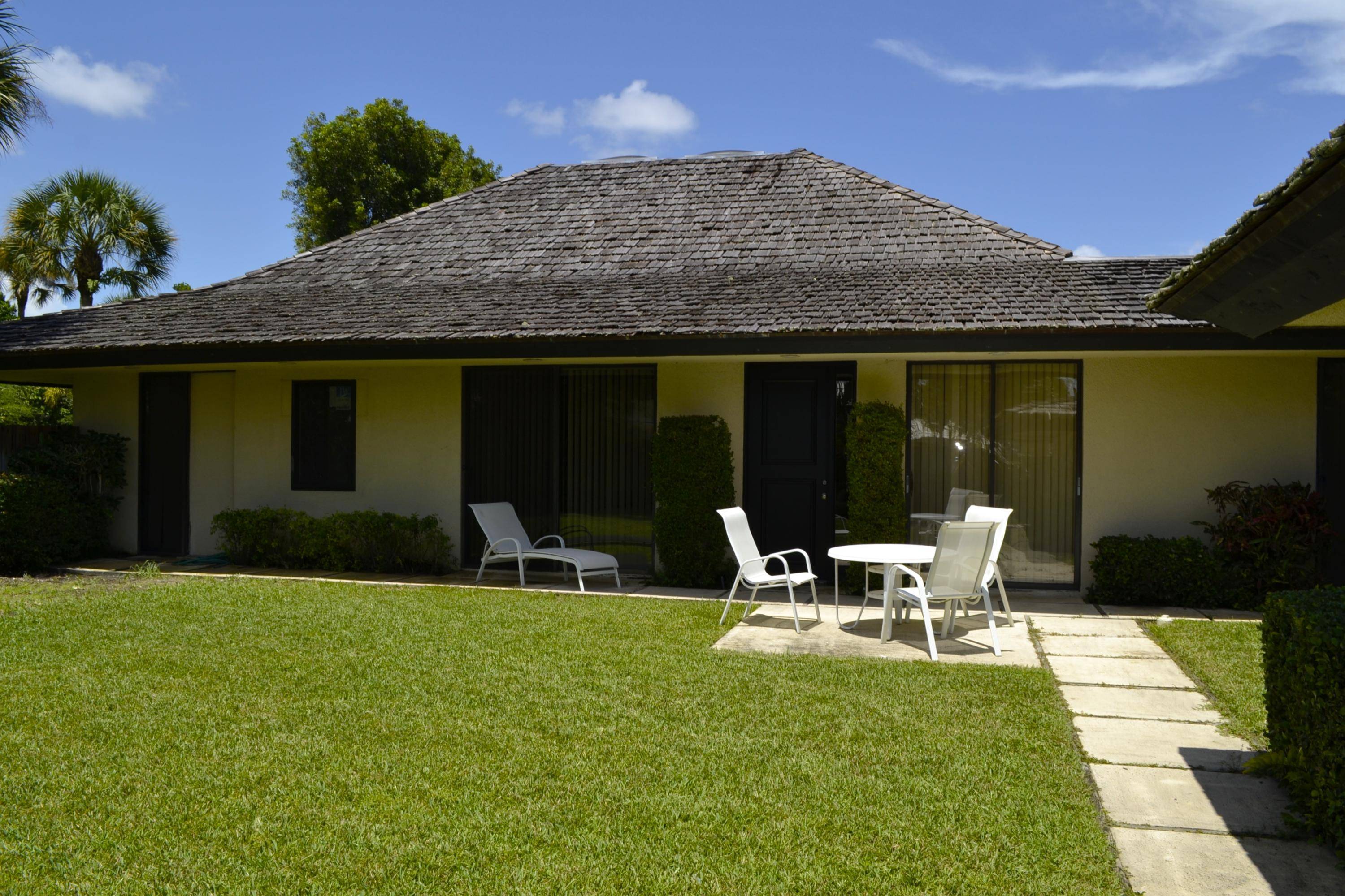 11876 Pebblewood Drive Villa Palm Beach