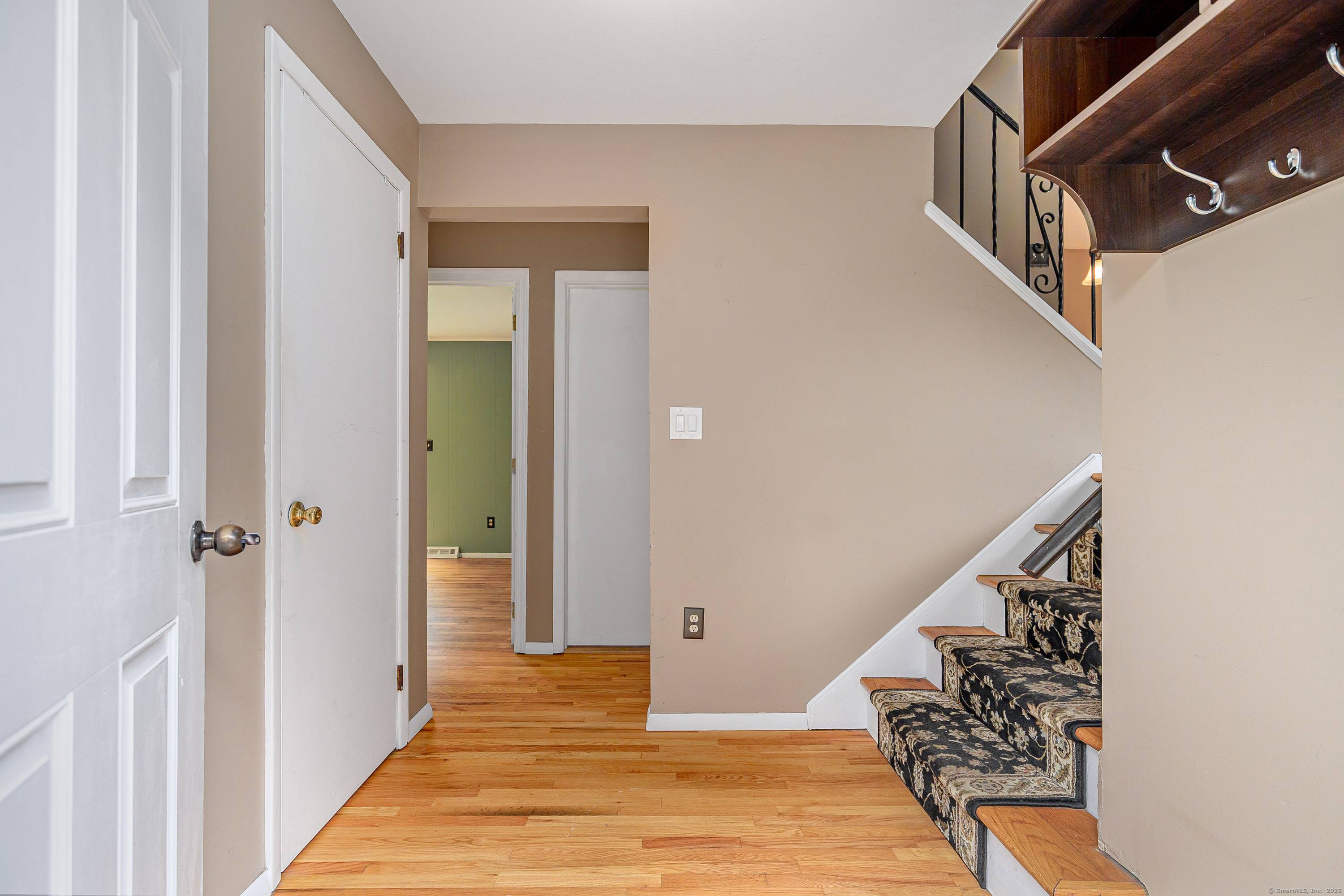 Calling for Highest and Best by 3pm 9 3 2025 Welcome to this charming split level ranch in Newtown, CT !