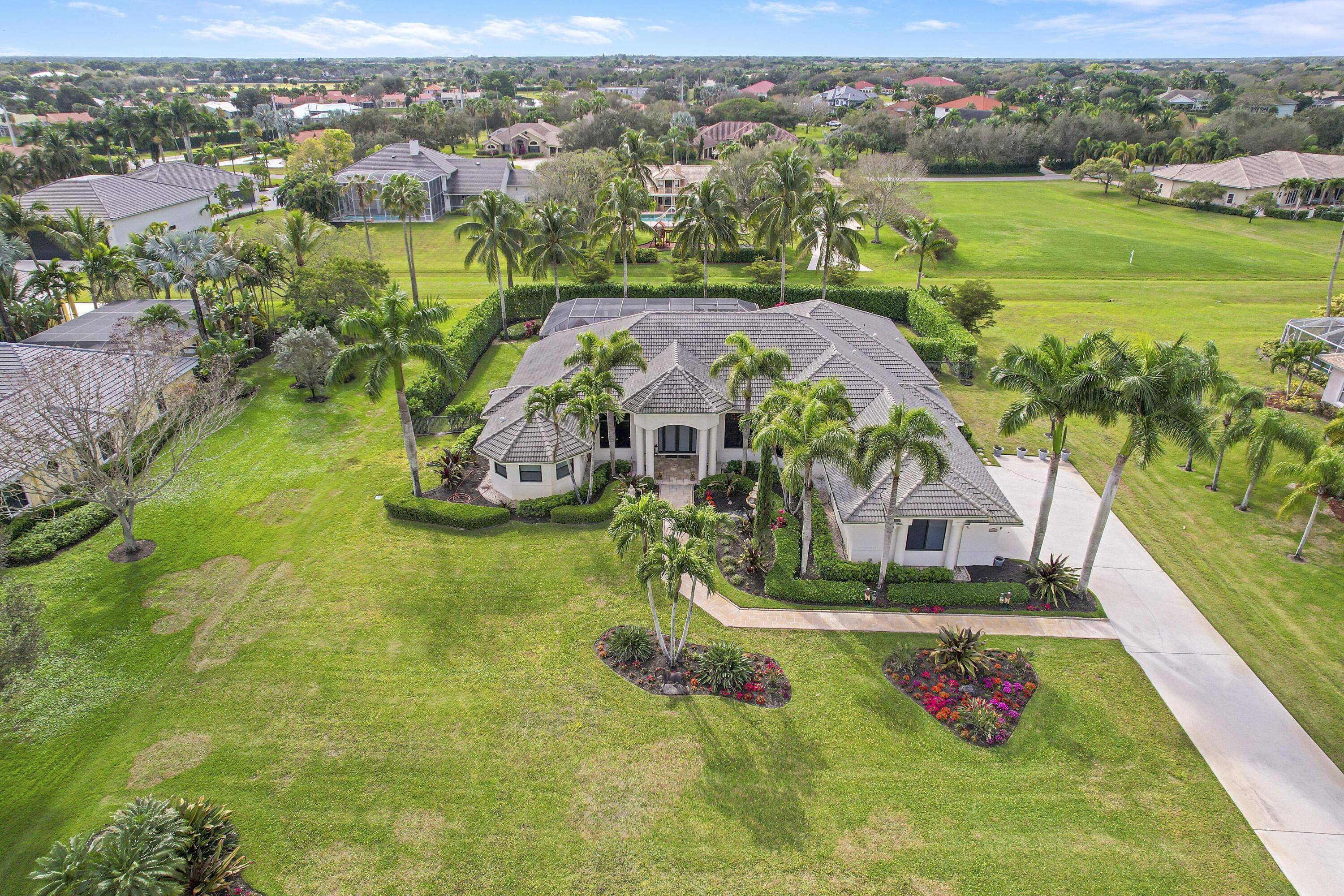 This beautiful 5 bedroom, 4 bathroom home is located in Aero Club, which is an aeronautical community with a 4, 000 foot paved runway.