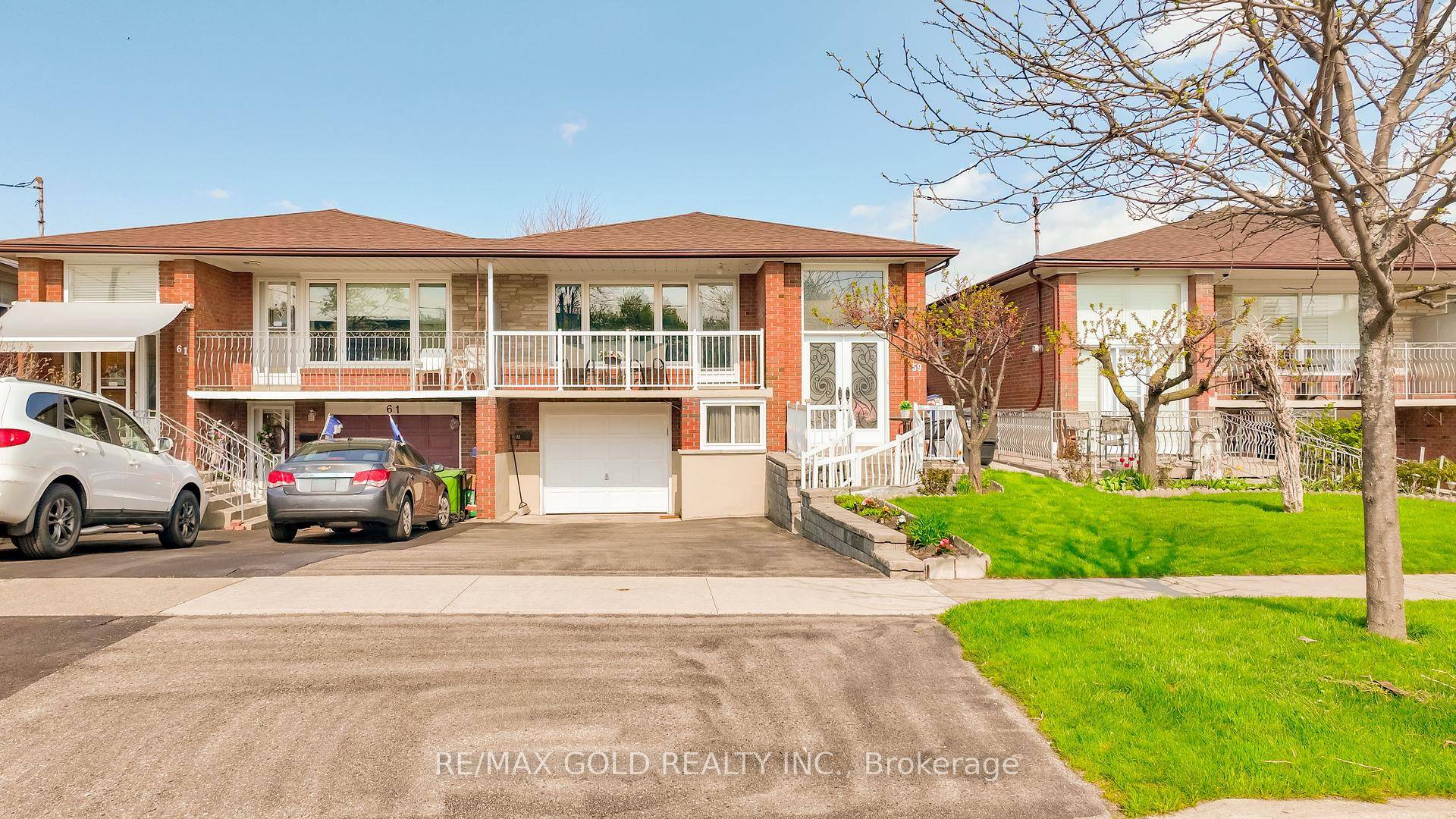 Absolutely gorgeous ! ! Step in to epitome of luxury living at 59 Seacliff Blvd.
