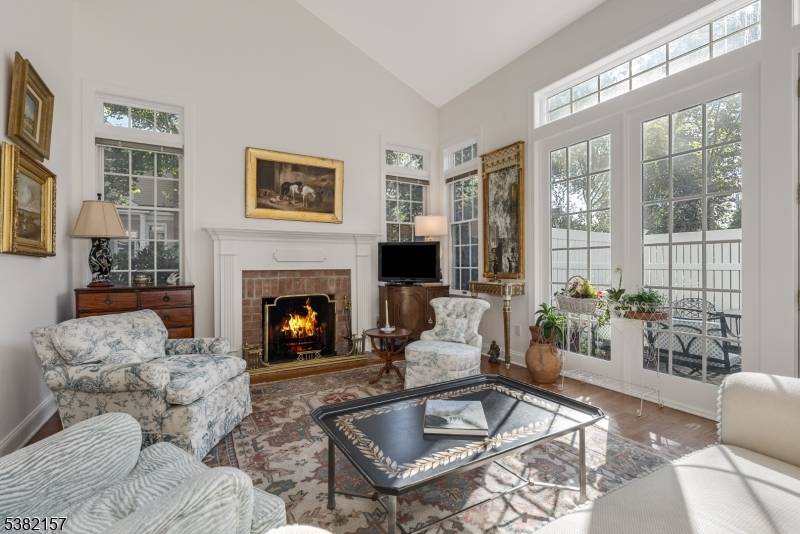 This highly desirable Edinburgh end unit with 3 bedrooms 2 1 2 baths has been meticulously upgraded in the past three years.