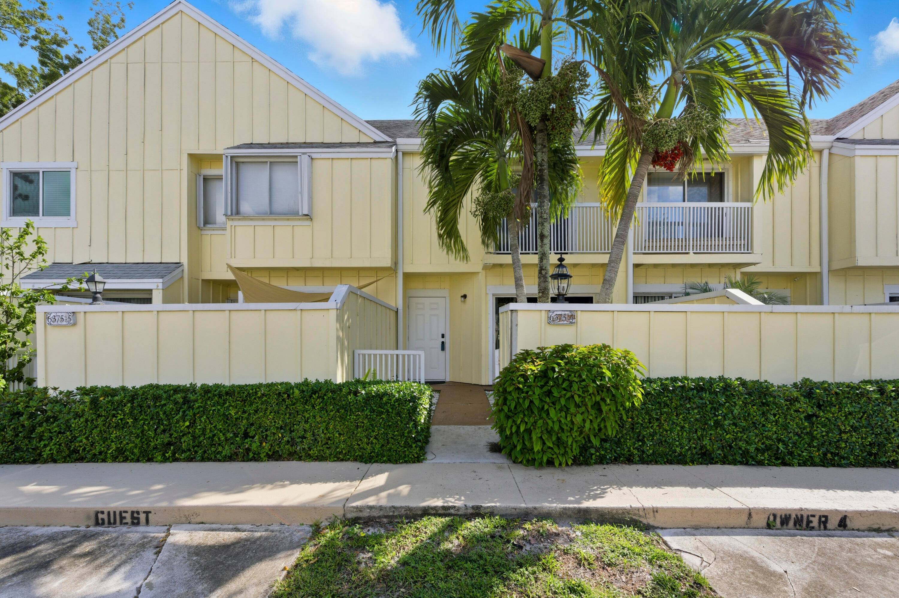 Rare opportunity in the first phase of Riverwalk !