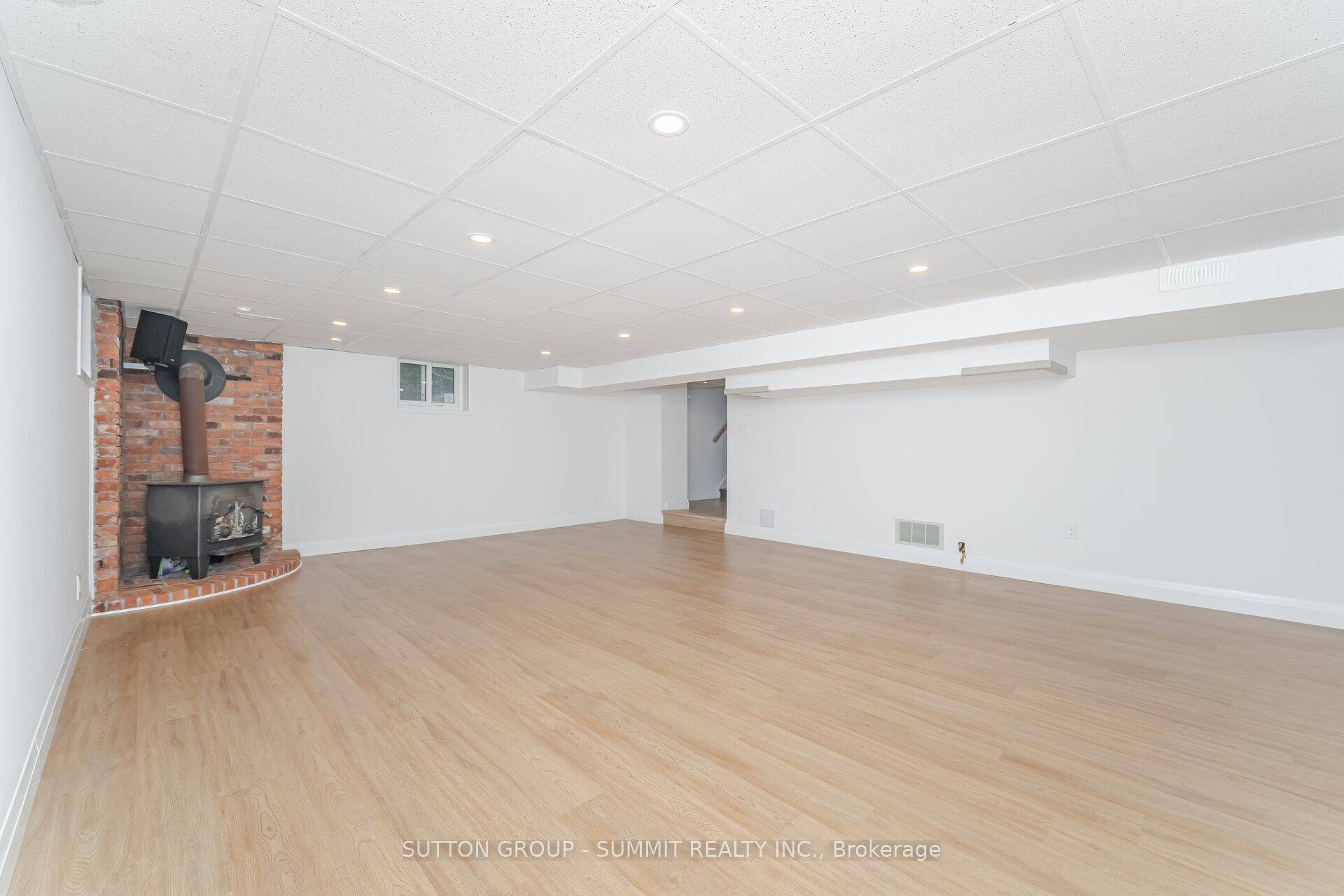 Welcome to your dream home in prestigious Lorne Park !