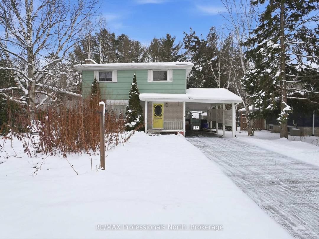 Welcome to this well maintained 4 bedroom home for rent in the heart of Huntsville, Located in a family friendly neighbourhood, this bright and spacious two storey home offers comfort, ...
