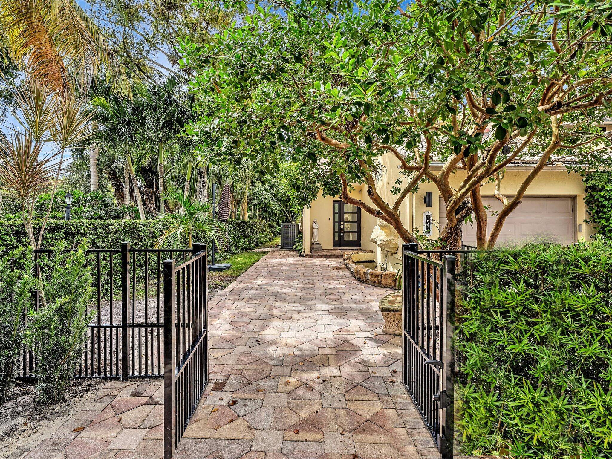 This stunning, fully updated 2 bed 2.
