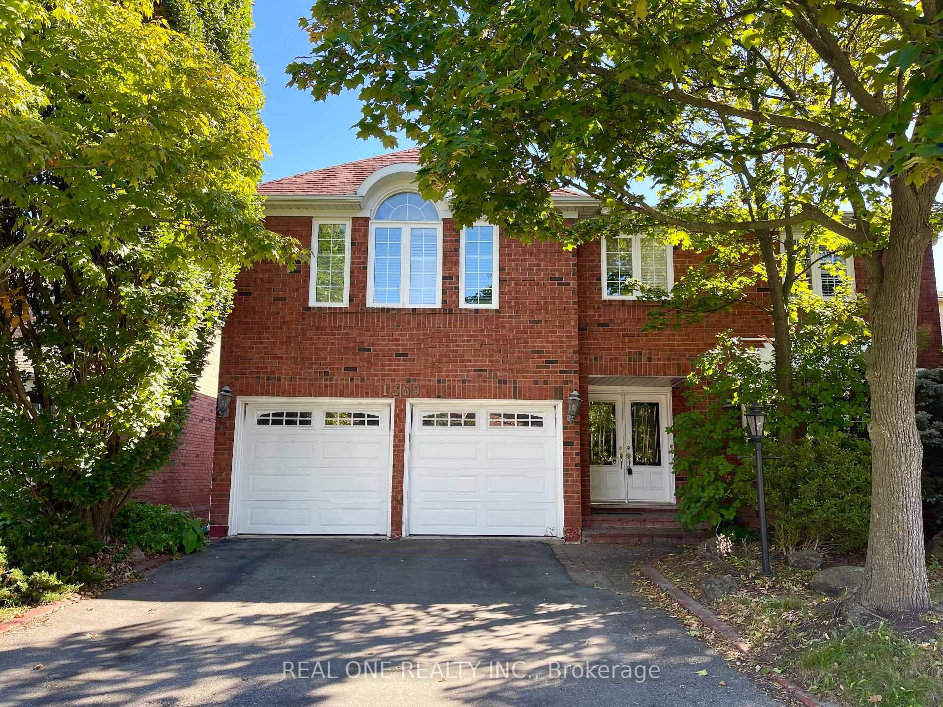 Well Maintained And Upgraded 5 1 Bedroom Double Garage Detached Home In The Heart Of Glen Abbey, 5 Mins Walk To Famous Abbey Park SS !