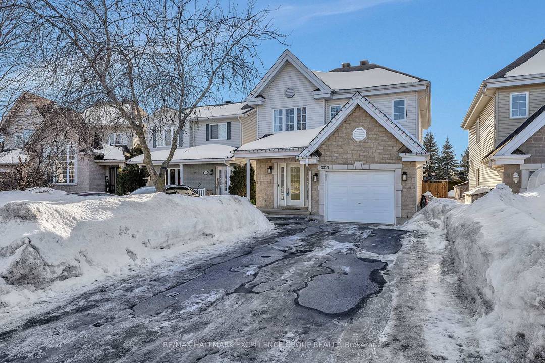 Solid, attractive and move in ready, this well maintained 3 bedroom home is ideally set on a quiet street in sought after Rockland West an exceptionally family oriented neighbourhood where ...