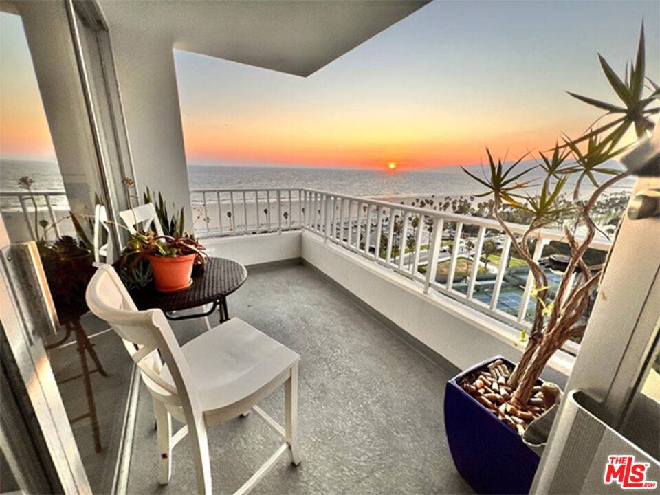 2800  Neilson WAY 2BR Santa Monica La