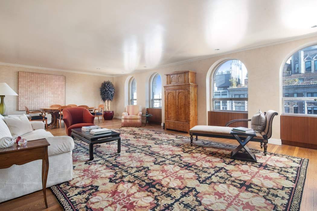 Welcome to the PH at 940 Park Avenue, a dignified duplex with up to 5 bedrooms and 4 full bathrooms spanning a generous 3, 160 square feet.