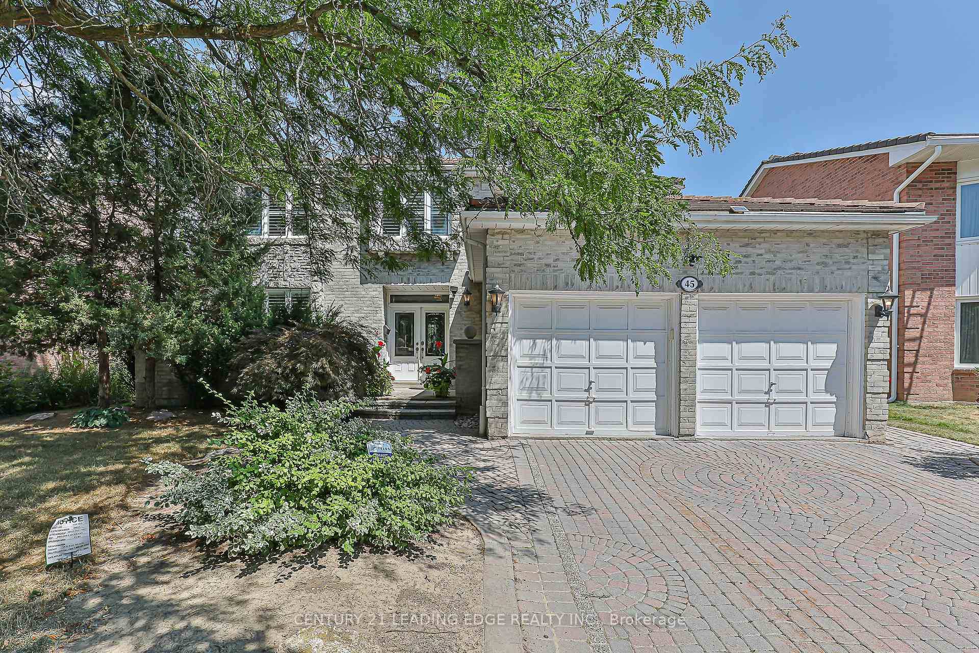 Welcome to the high demand Unionville Area in the ever expanding City of Markham This Executive 'Heron' built home features the classic Marley Roof.