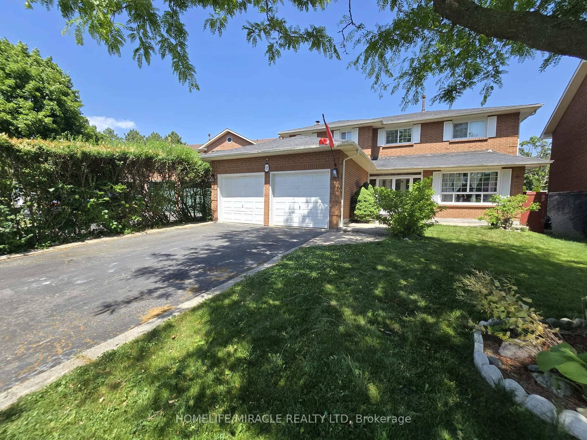 Spacious 4 Bedroom Home in the Sought After Pringle Creek Neighborhood !
