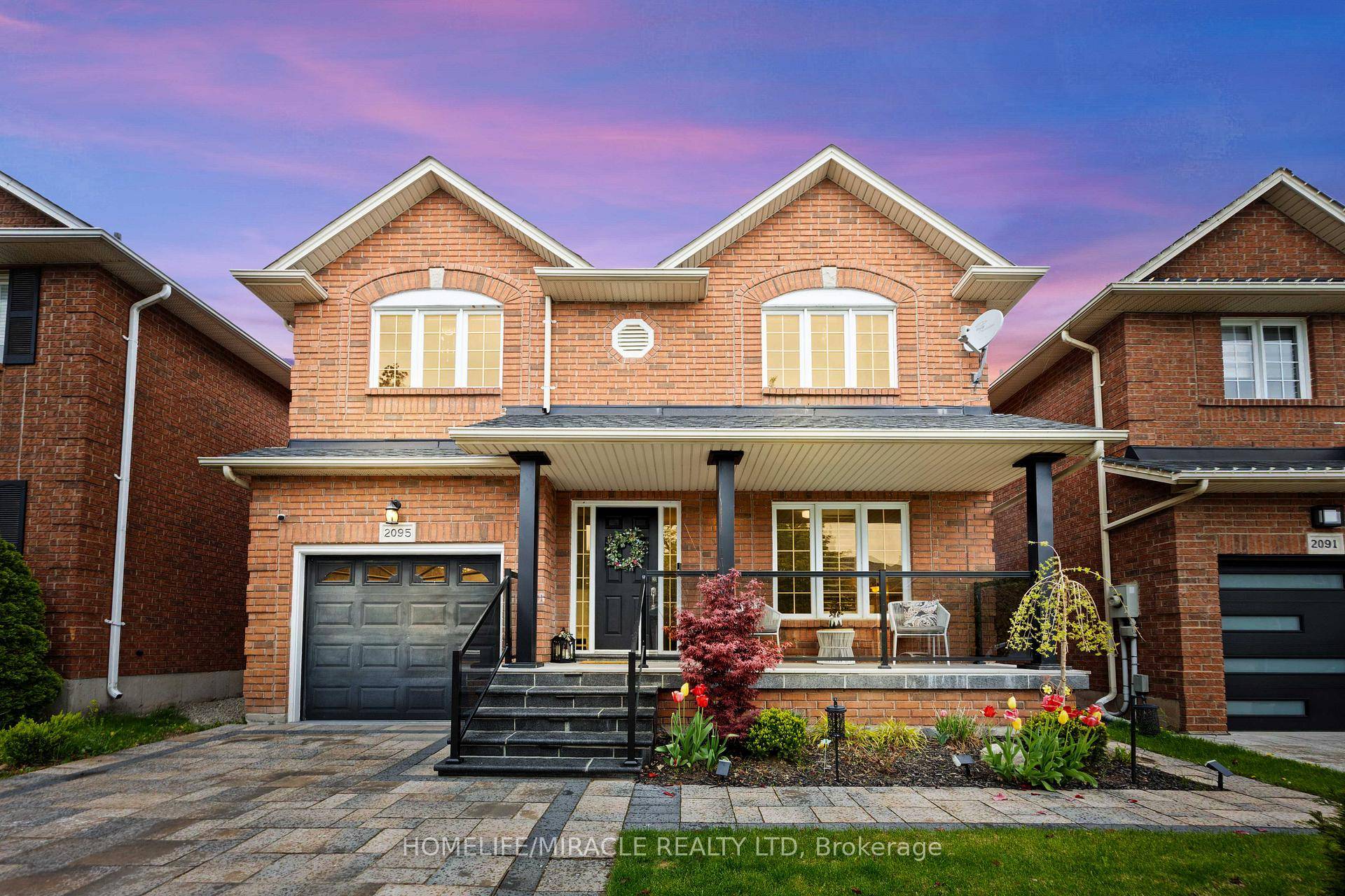 AMAZINGLY APPOINTED 2 STOREY DETACHED HOME LOCATED IN THE POPULAR COMMUNITY OF WEST OAK TRAILS IN OAKVILE, FEATURES ; 4 1 BDRMS, 4BATHS, NICELY LANDSCAPED, NEWLY BUILT 2 CAR DRIVEWAY ...