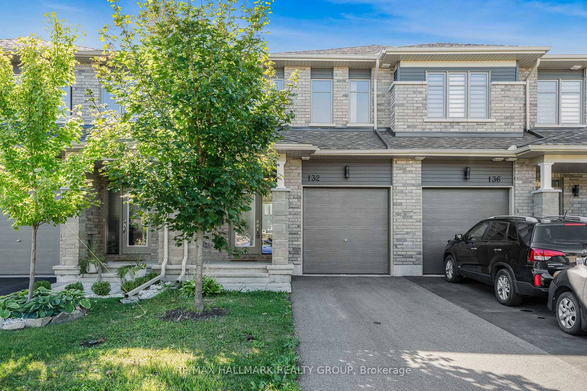 Immaculate 3 bedroom, 2. 5 bathroom 1, 680 sqft Longwood Arbois townhome model located in the heart of Rockland in Morris Village !