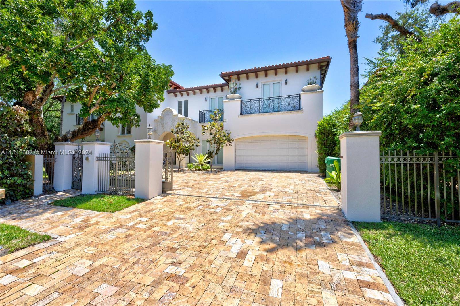 Enjoy a fabulous lifestyle in this 2008 custom built home in Schenley Park, located conveniently close to Coral Gables, Miami Children s Hospital, MIA, UM, amp ; more !