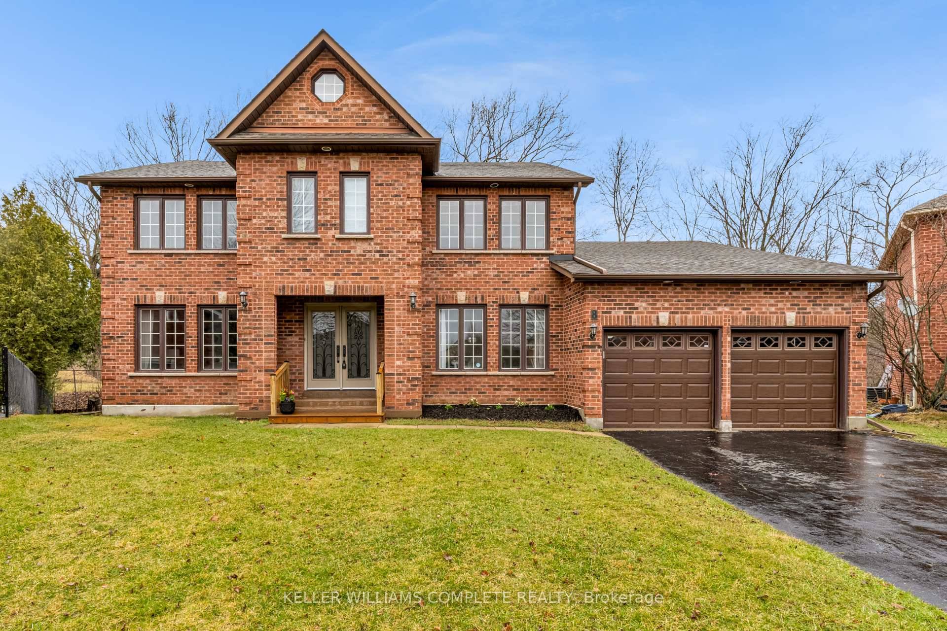 A Rare Find ! 3400 Sq Ft Family Home Backing onto Dundas Valley Golf amp ; Country Club Welcome to this exceptional 4 bedroom, 3.
