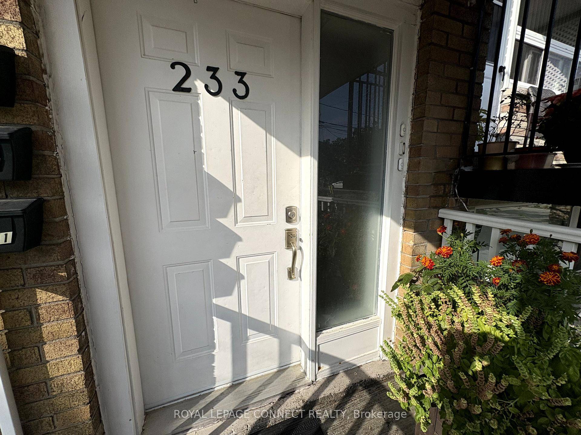 Welcome to this bright and spacious, carpet free apartment in the heart of Bathurst Manor.